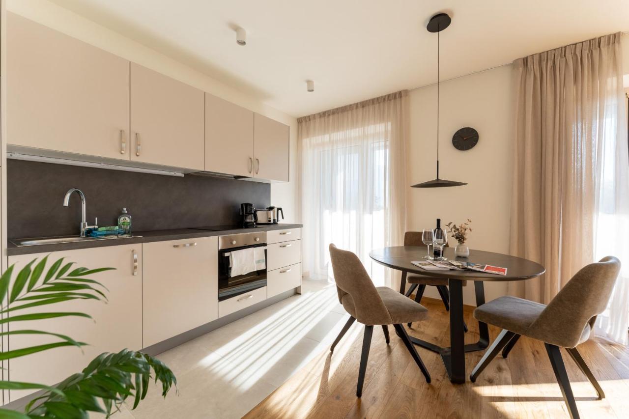 Apartments Villa Julia ラナ エクステリア 写真